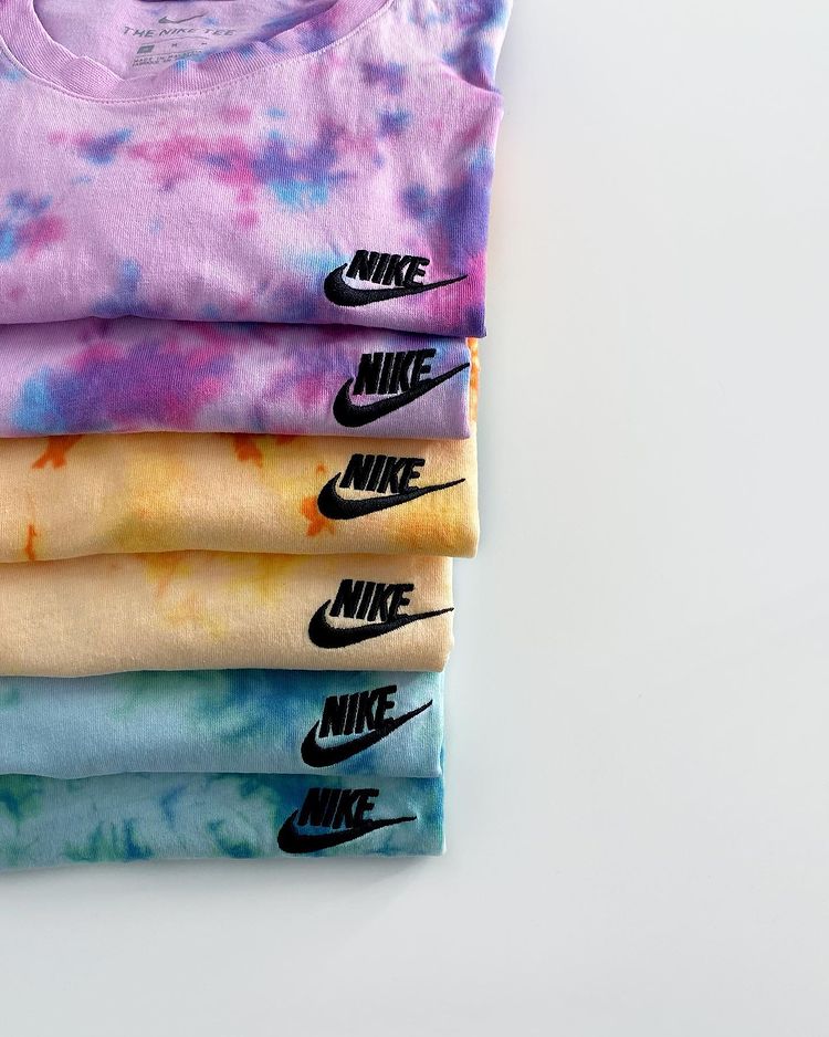 T-shirts tie dye. Colour Trip Custom Shop