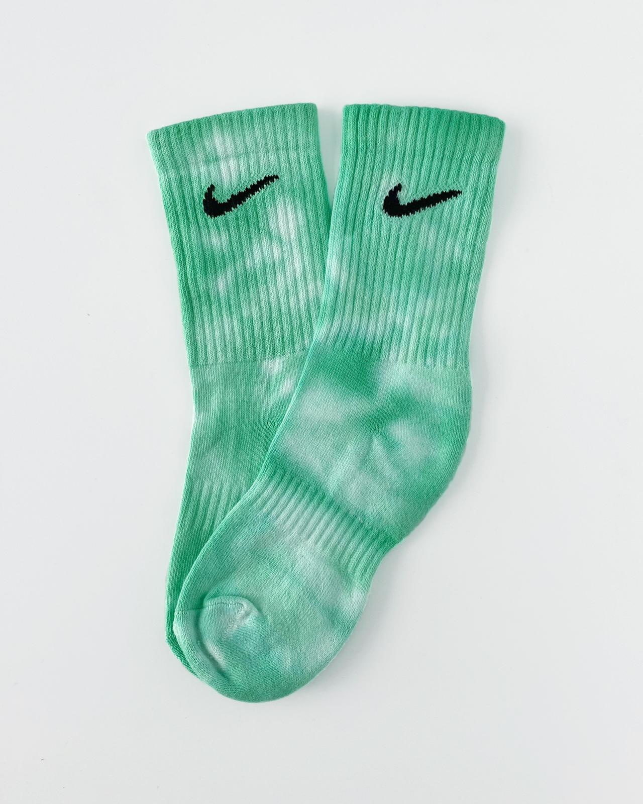 Calcetines Nike tie dye Kiwi cruzado novos. Calcetines Nike 100% originales teñidos a mano. Shop NOW! - Colour Trip