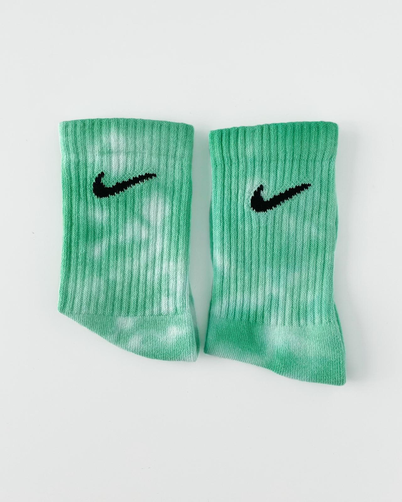Calcetines Nike tie dye Kiwi dobrado novos. Calcetines Nike 100% originales teñidos a mano. Shop NOW! - Colour Trip