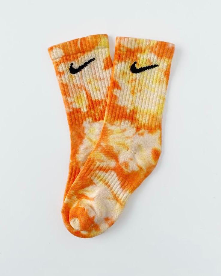 Calcetines Nike tie dye mix colours fanta cruzados novos. Calcetines Nike 100% originales teñidos a mano. Shop NOW!