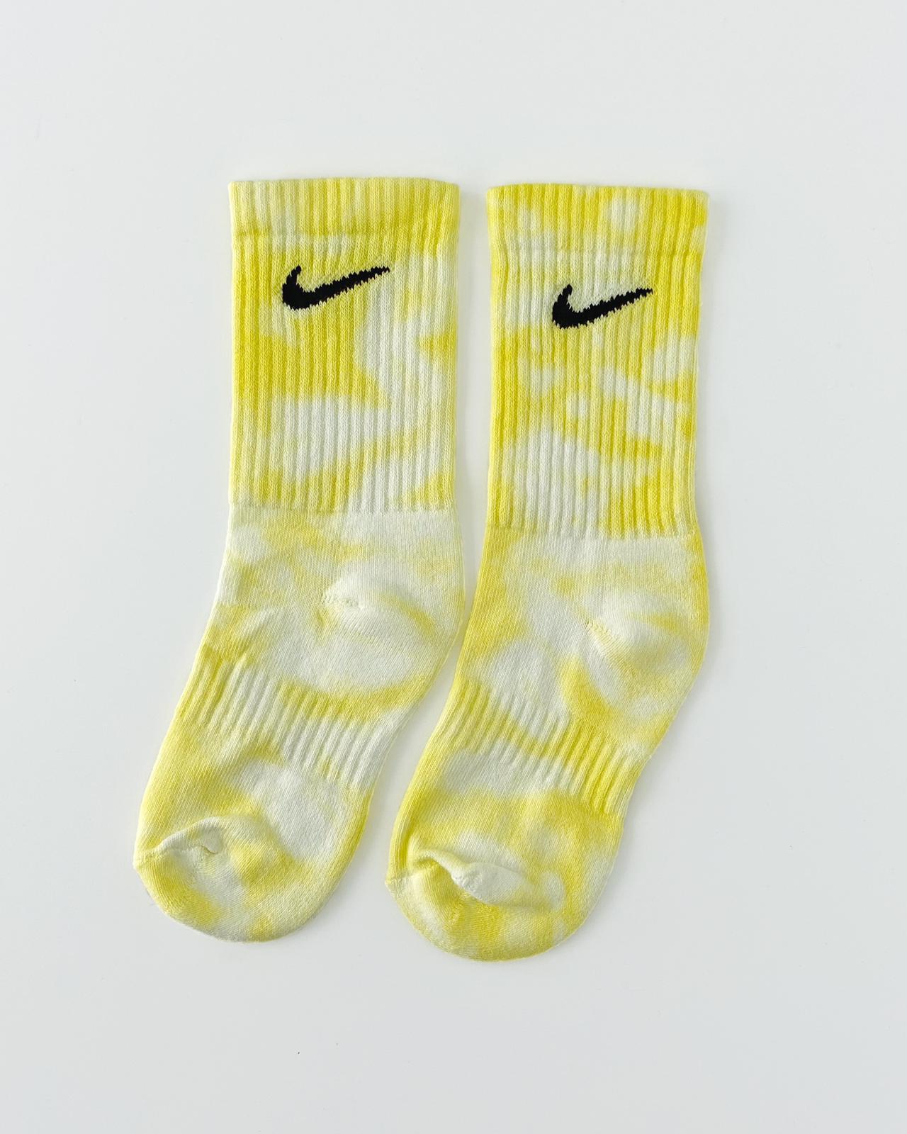 Calcetines Nike tie dye Lemon reto novo todos los tamanos. Calcetines Nike 100% originales teñidos a mano. Shop NOW! - Colour Trip