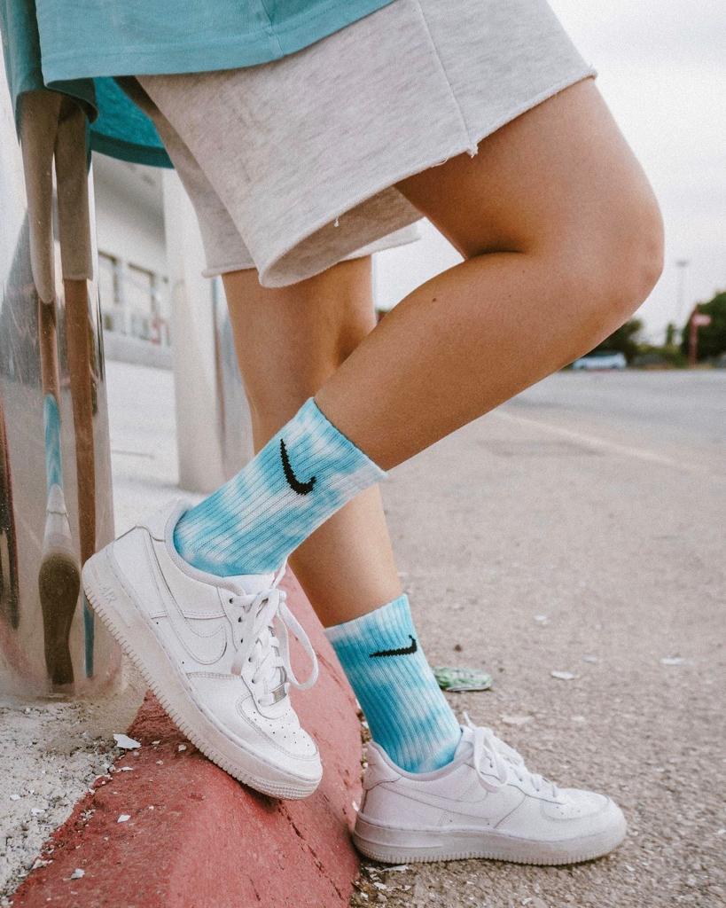 Calcetines Nike tie dye Sky. Calcetines Nike 100% originales teñidos a mano. Shop NOW! - Colour Trip