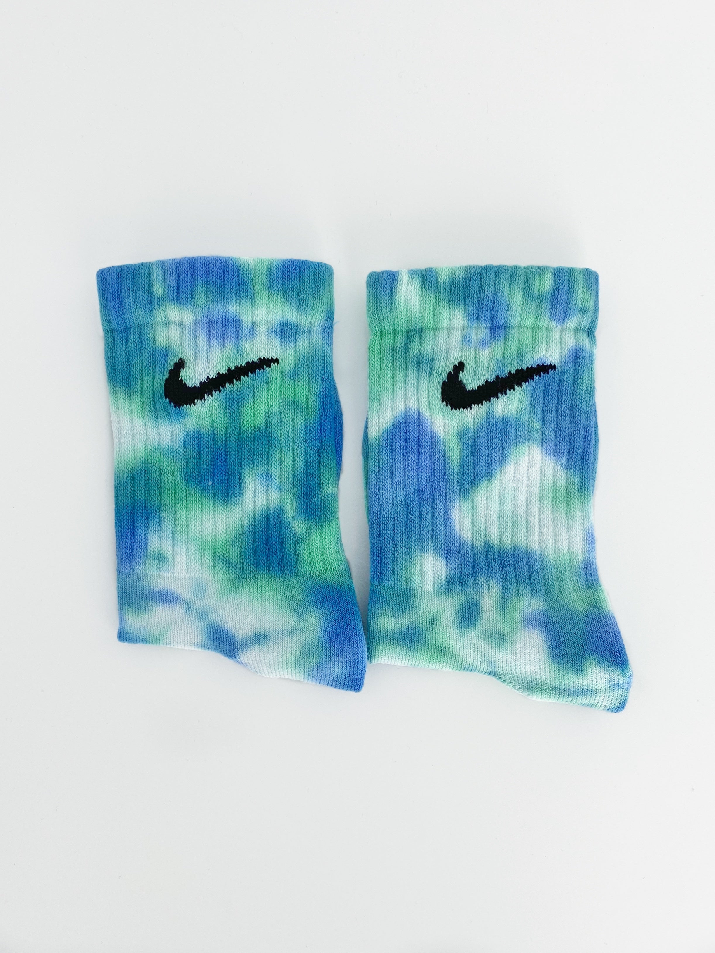 Calcetines Nike tie dye mix colours Tulip dobrado. Calcetines Nike 100% originales teñidos a mano. Shop NOW! - Colour Trip