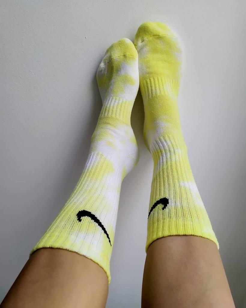 Calcetines Nike tie dye Lemon. Calcetines Nike 100% originales teñidos a mano. Shop NOW! - Colour Trip