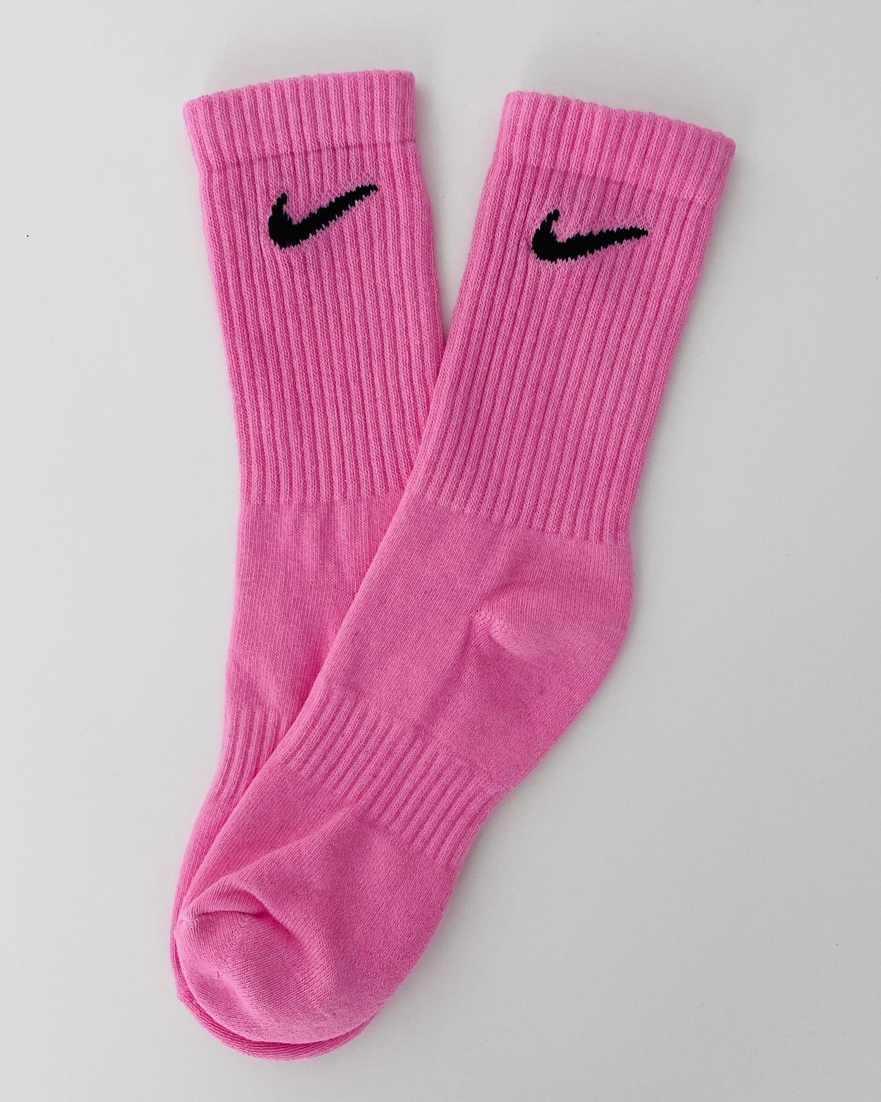 Calcetines Nike customizado basic colour Pink. Calcetines únicos y diferentes 100% originales teñidos a mano. Shop NOW!