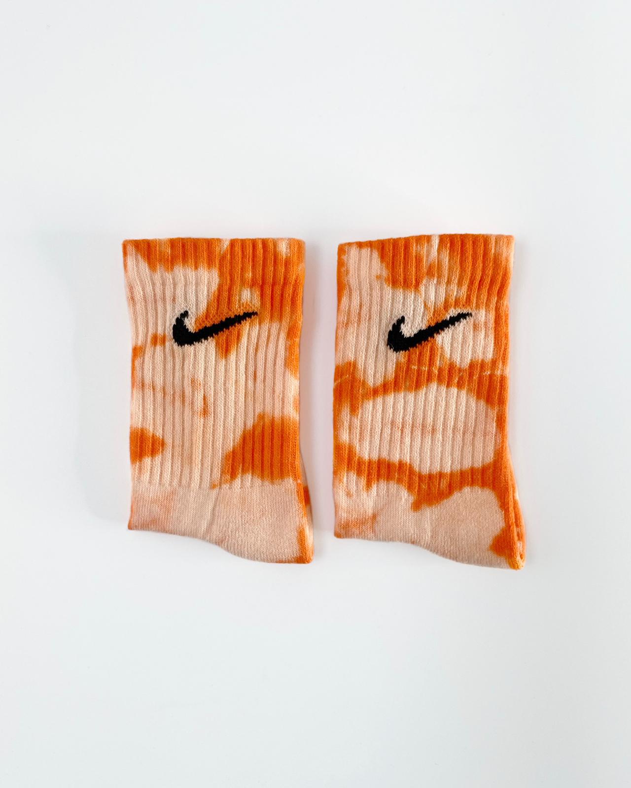 tie dye Nike Socks. Orange bend . Calcetines Nike 100% originales teñidos a mano. Shop NOW! Tie dye nike socks - Colour Trip