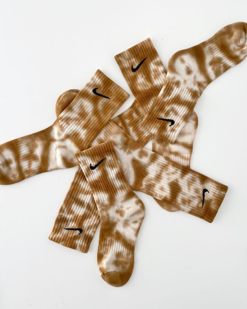 Calcetines Nike tie dye Mocha Calcetines Nike 100% originales teñidos a mano. Shop NOW! - Colour Trip