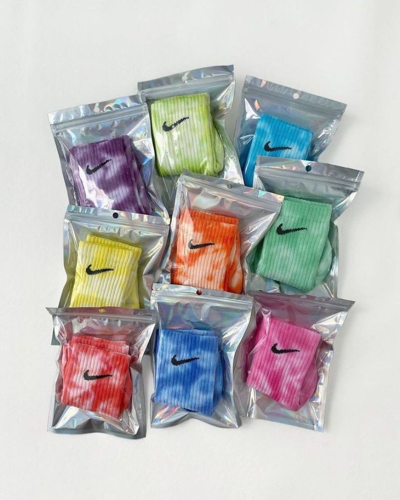 9 pairs tie dye socks
