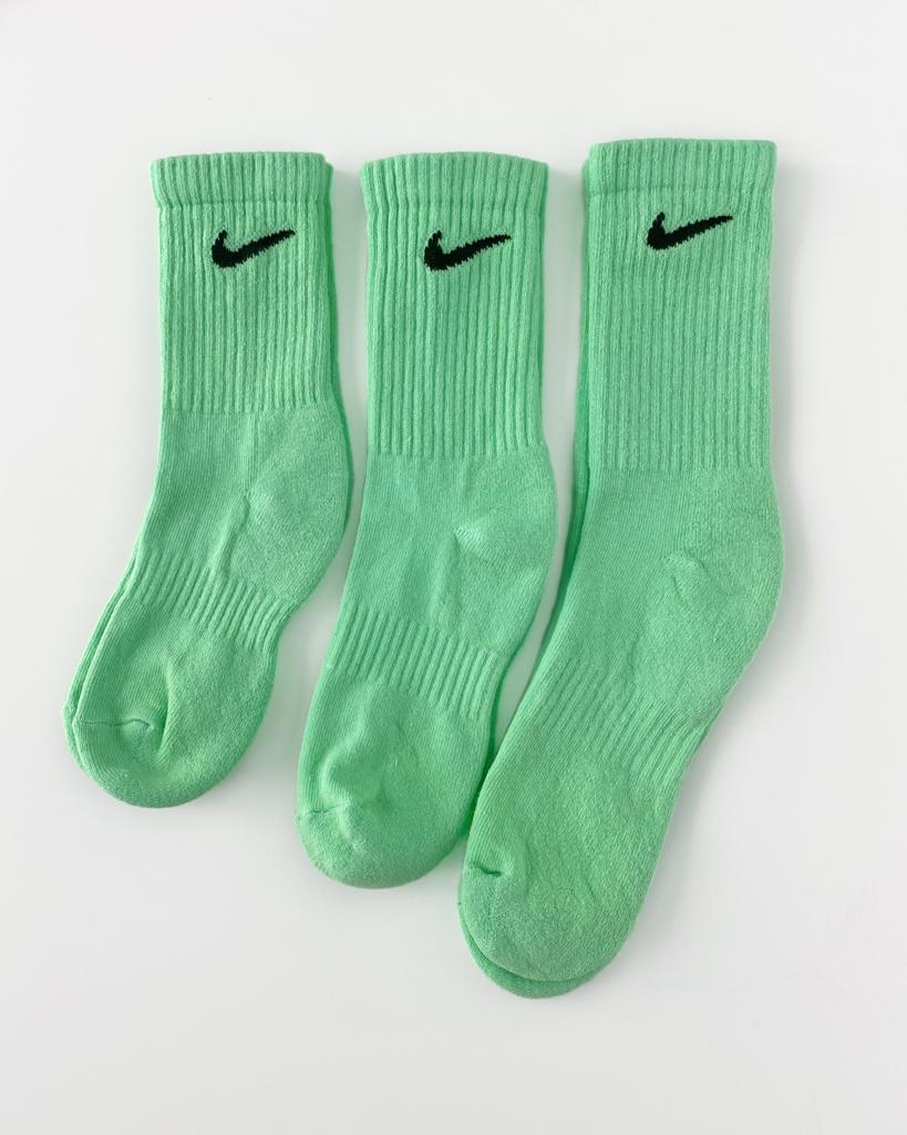 Calcetines Nike customizado basic colour Green 3 tamanos . Calcetines únicos y diferentes 100% originales teñidos a mano. Shop NOW!