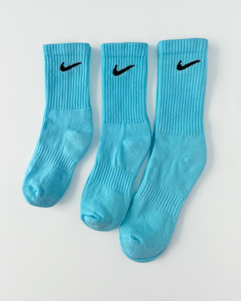 Calcetines Nike customizado basic colour Ligh Blue todos los tamanos. Calcetines únicos y diferentes 100% originales teñidos a mano. Shop NOW!