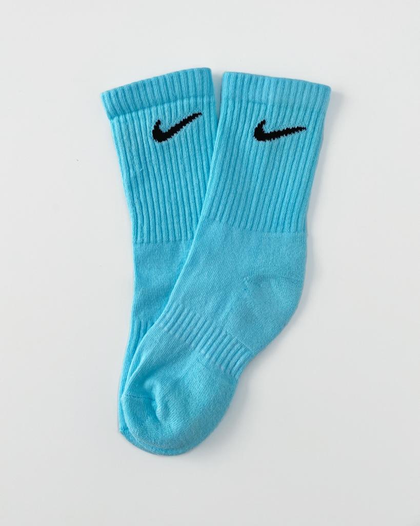 Calcetines Nike customizado basic colour Ligh Blue cruzado. Calcetines únicos y diferentes 100% originales teñidos a mano. Shop NOW!