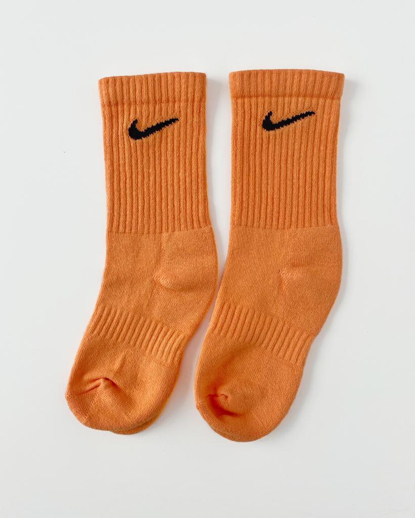 Calcetines Nike customizado basic colour Orange reto. Calcetines únicos y diferentes 100% originales teñidos a mano. Shop NOW!