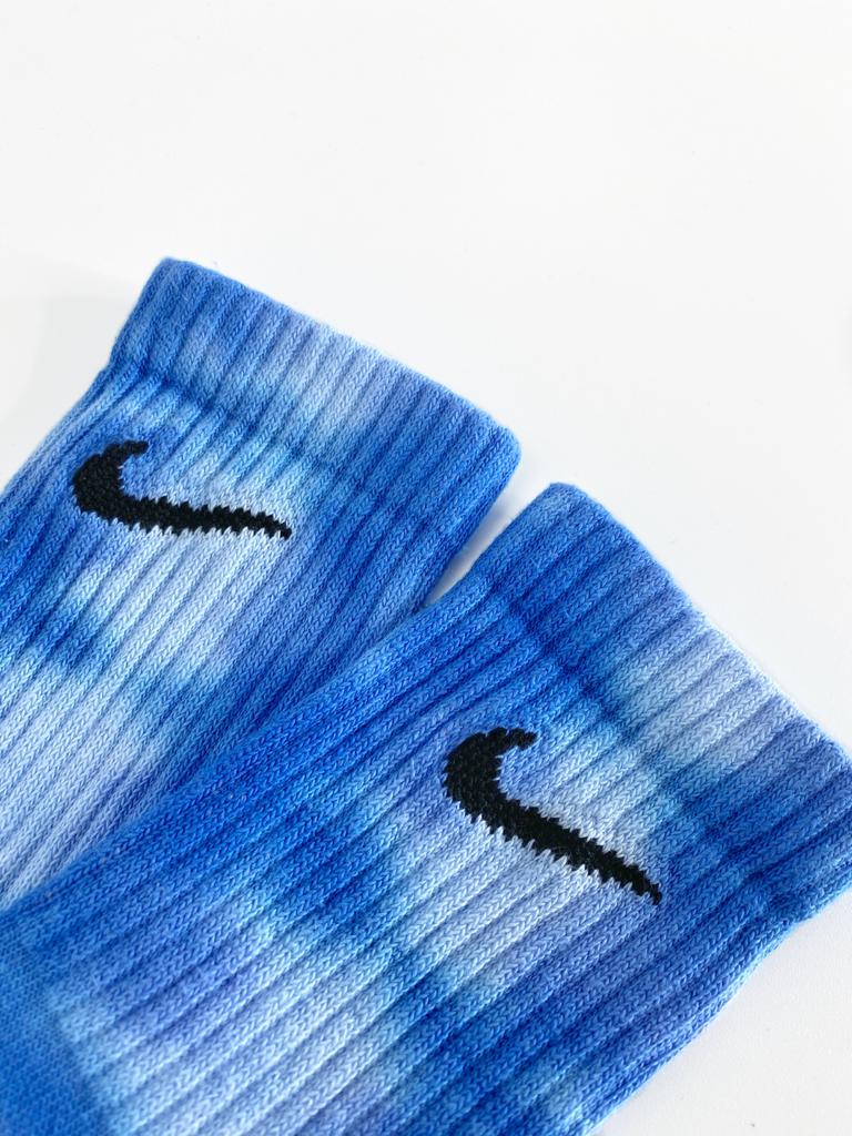 Calcetines Nike tie dye stripes Blue Oceon details. Calcetines únicos y diferentes 100% originales teñidos a mano. Shop NOW!
