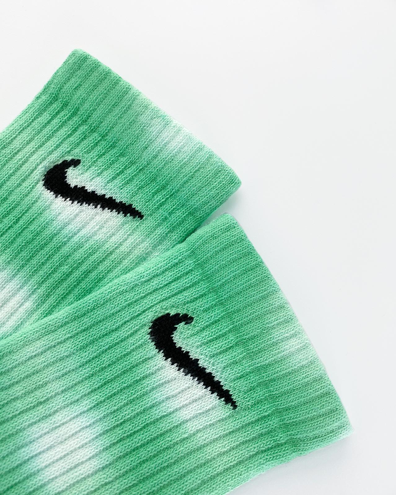 Calcetines Nike tie dye stripes Kiwi detalhes. Calcetines únicos y diferentes 100% originales teñidos a mano. Shop NOW!