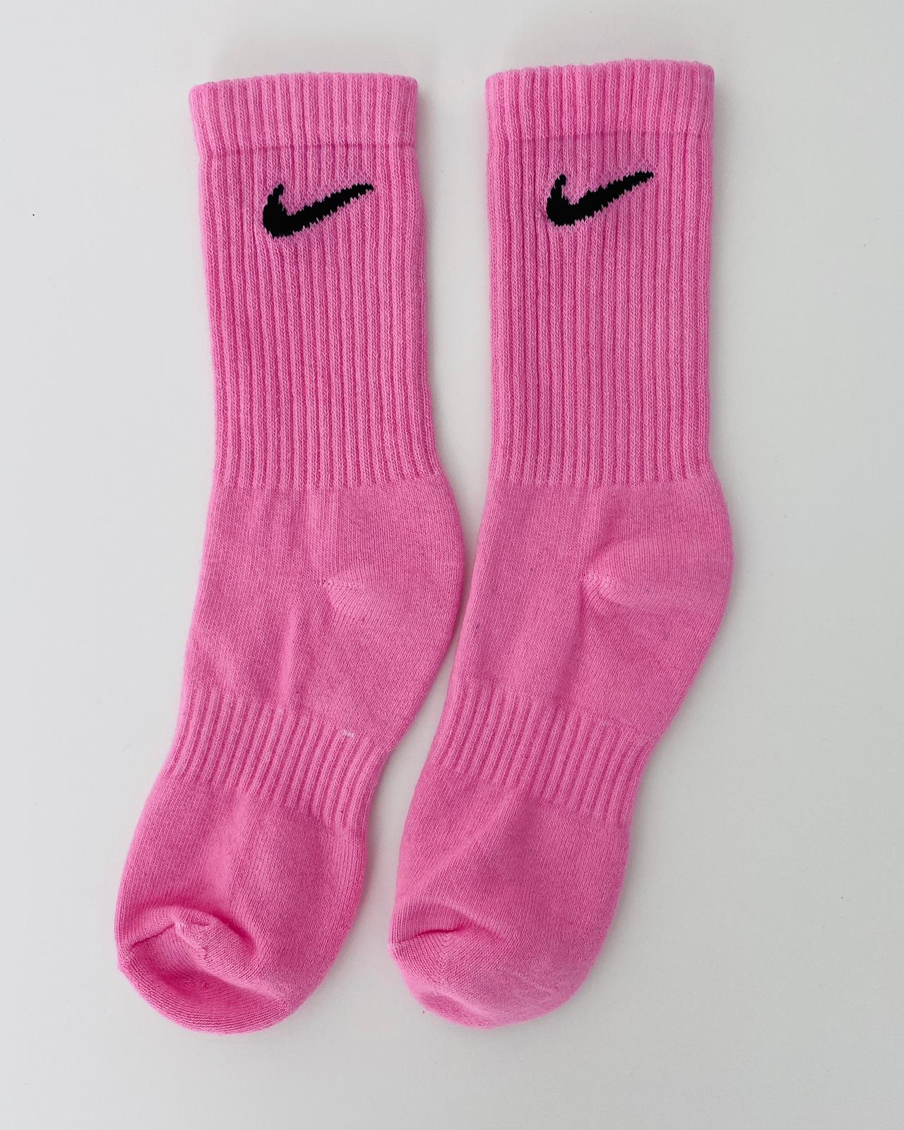 Calcetines Nike customizado basic colour Pink. Calcetines únicos y diferentes 100% originales teñidos a mano. Shop NOW!