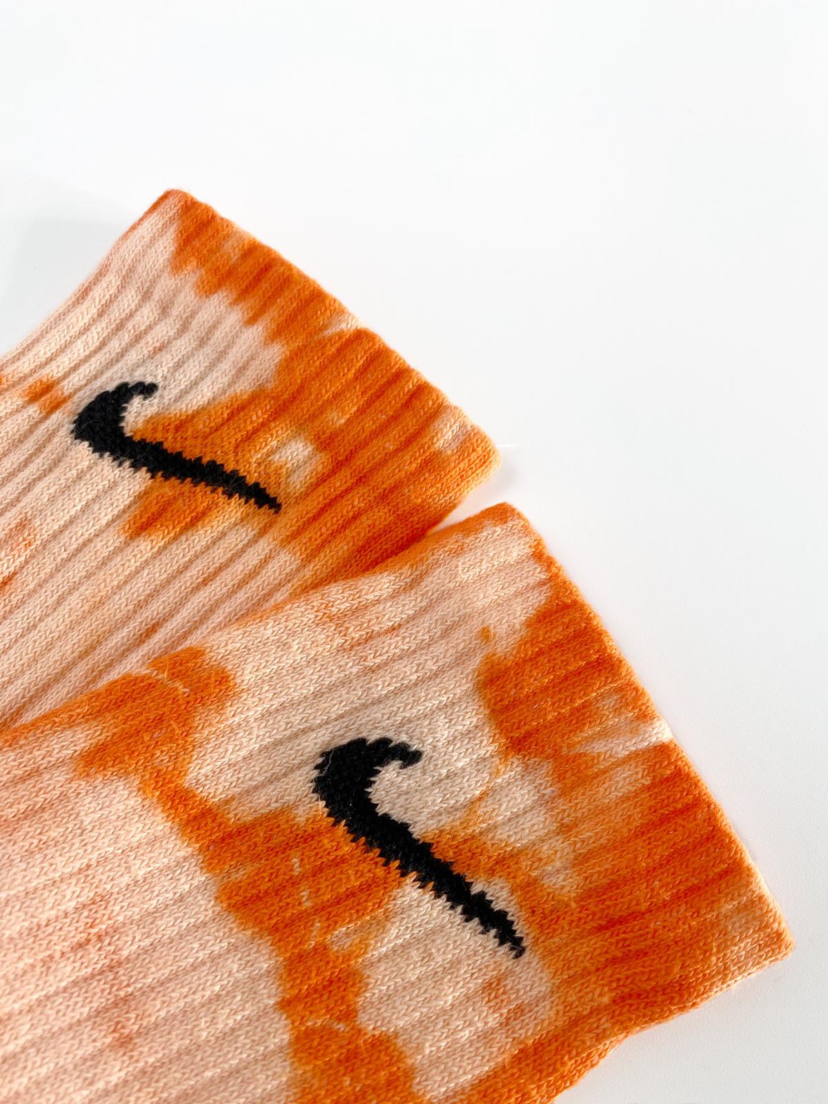 tie dye Nike Socks.  Orange details . Calcetines Nike 100% originales teñidos a mano. Shop NOW! Tie dye nike socks - Colour Trip