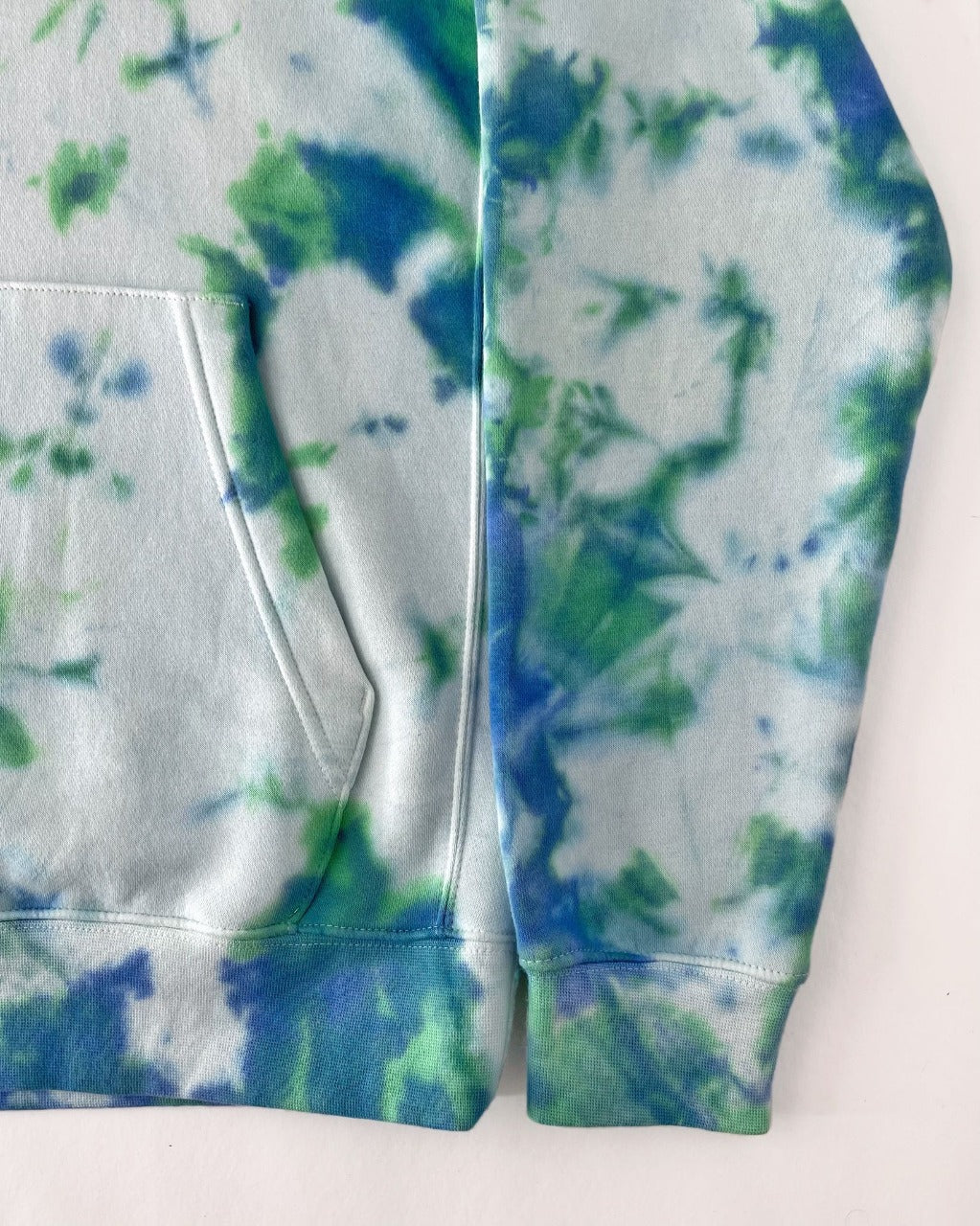 Tie dye Nike hoodie Tulip. detail Colour Trip. Shop Now