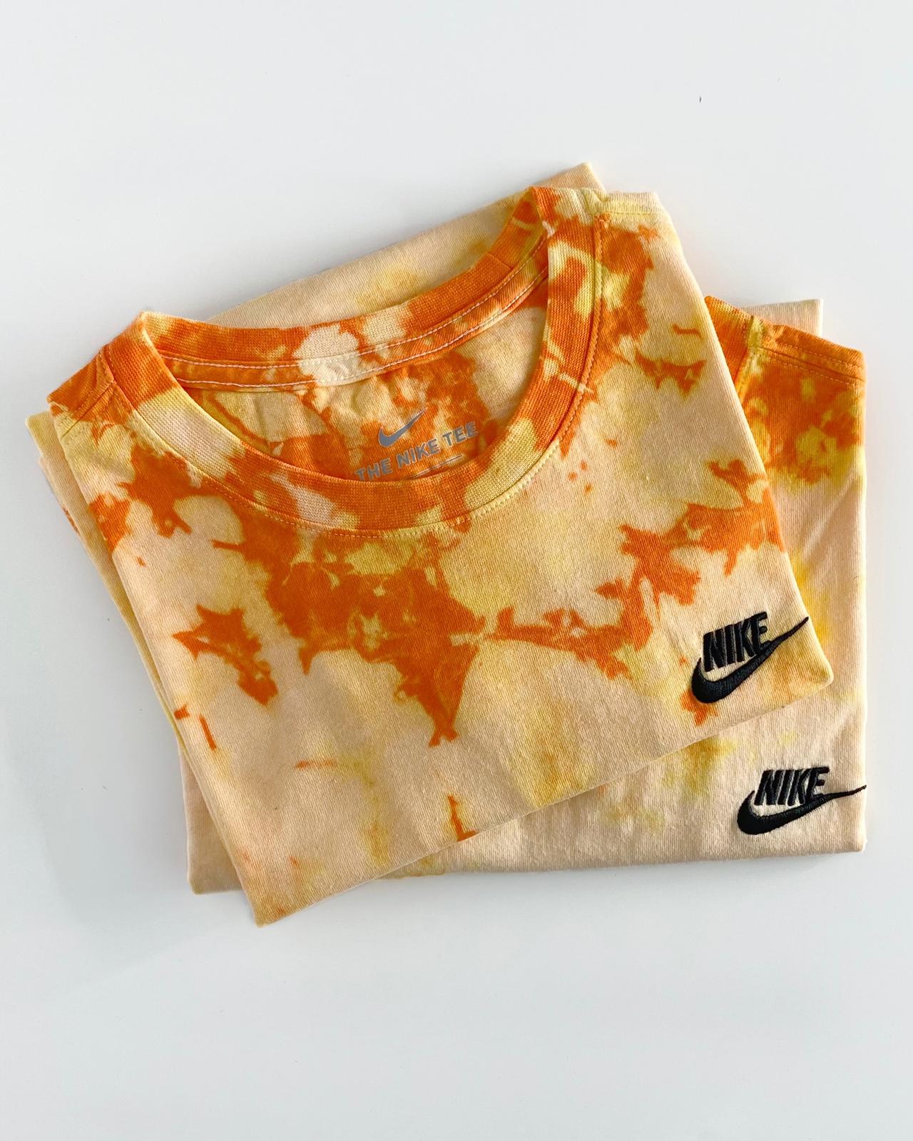 Fanta mix colors tie dye adds a pop of color to this authentic Nike tee.